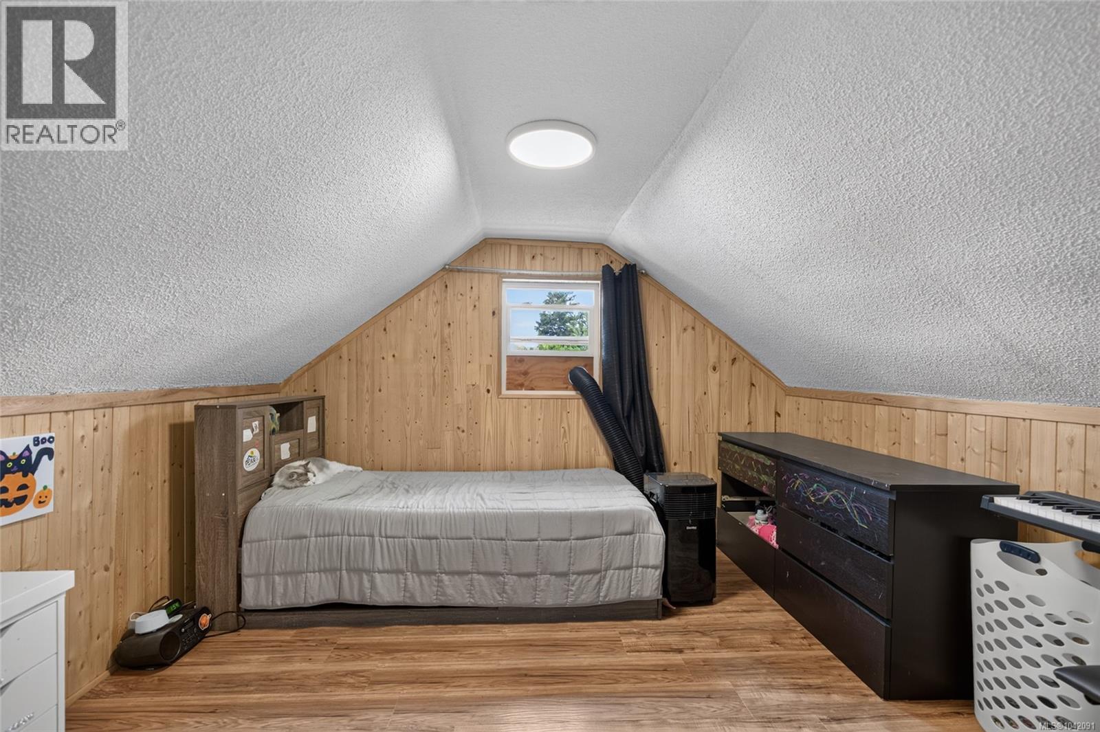 4925 Leslie Ave - 17