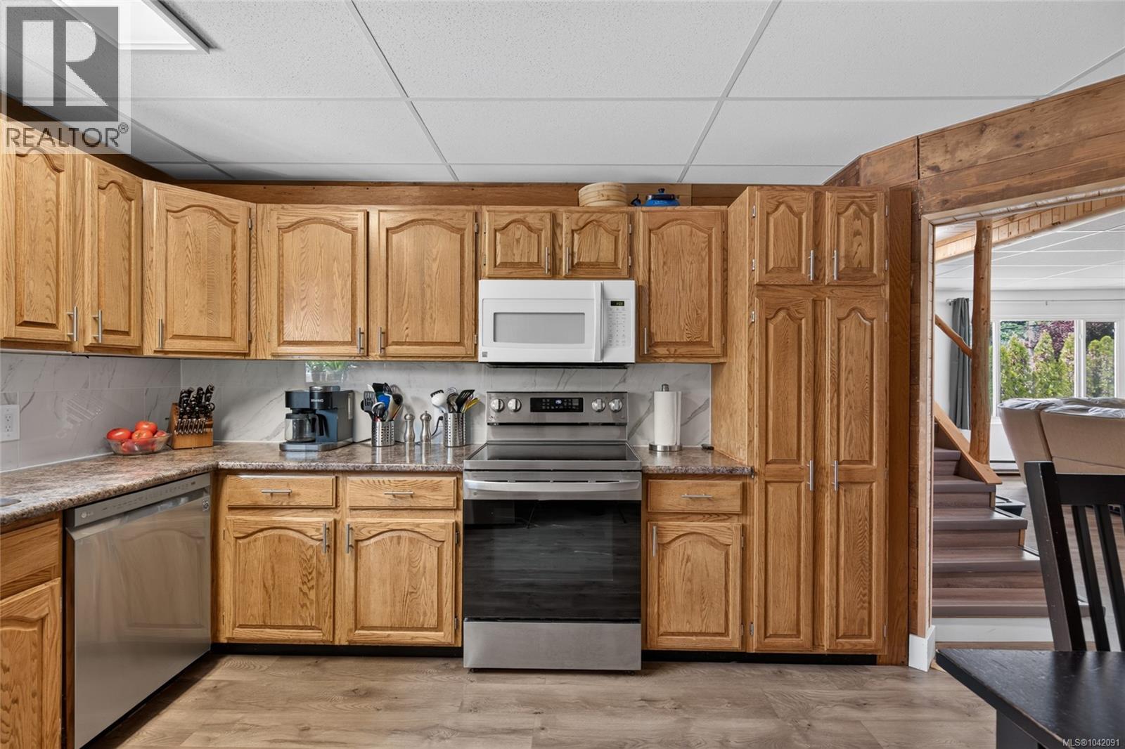 4925 Leslie Ave - Image 9