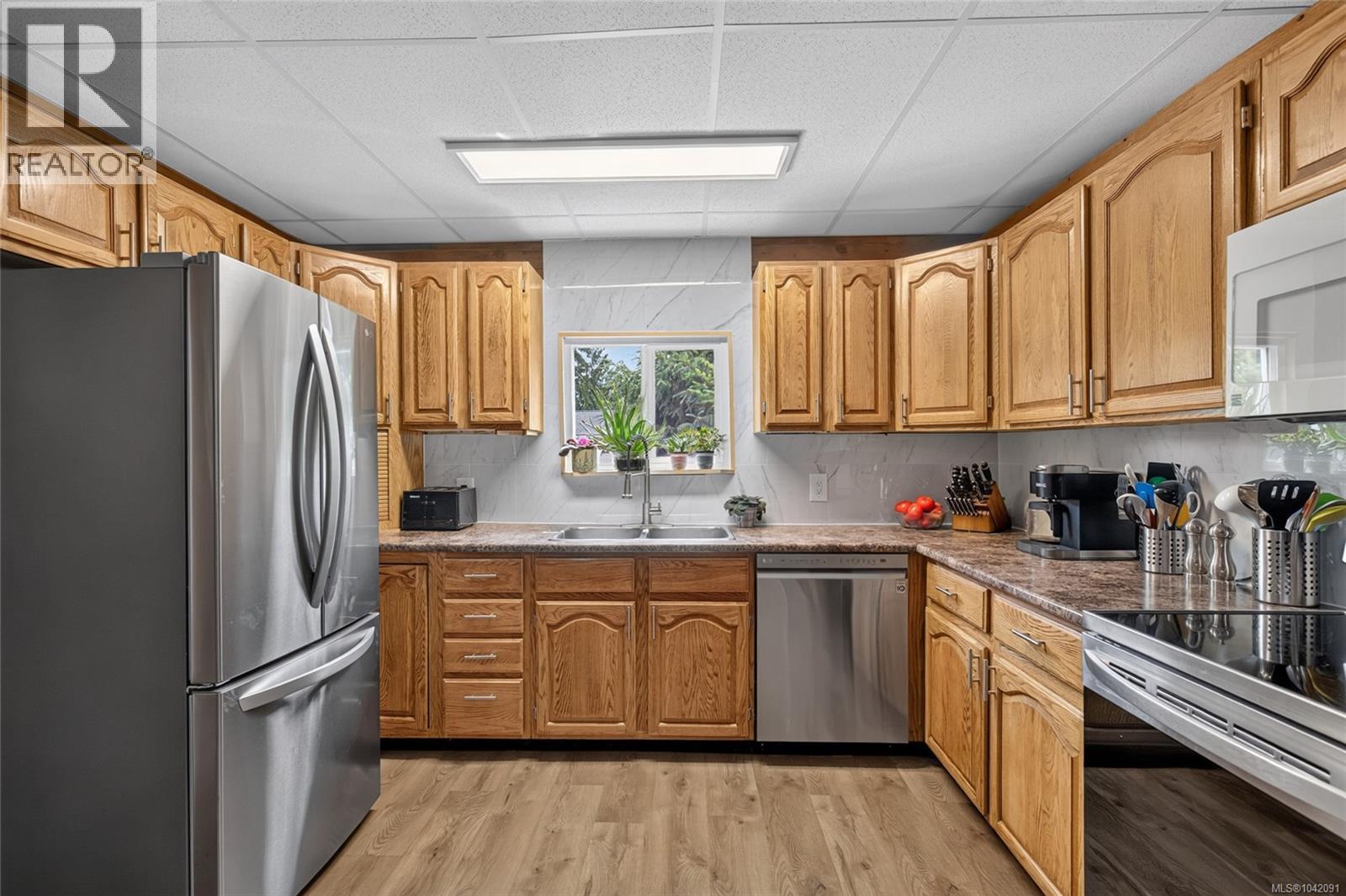 4925 Leslie Ave - Image 8