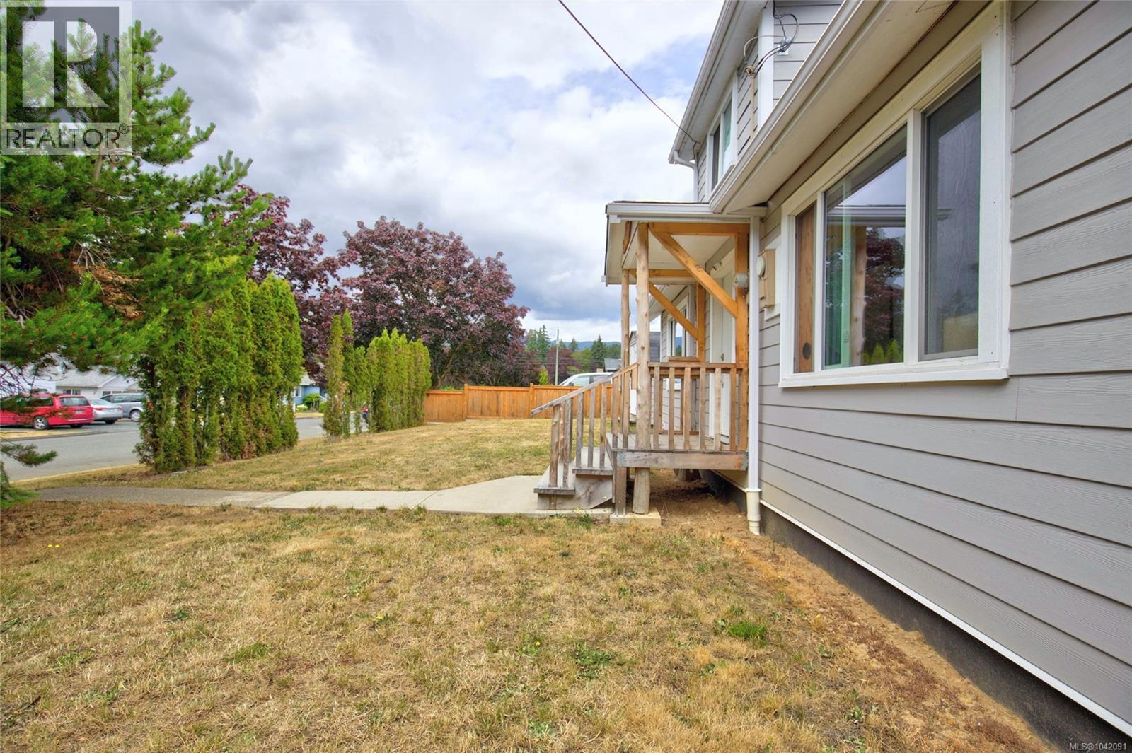 4925 Leslie Ave - 4
