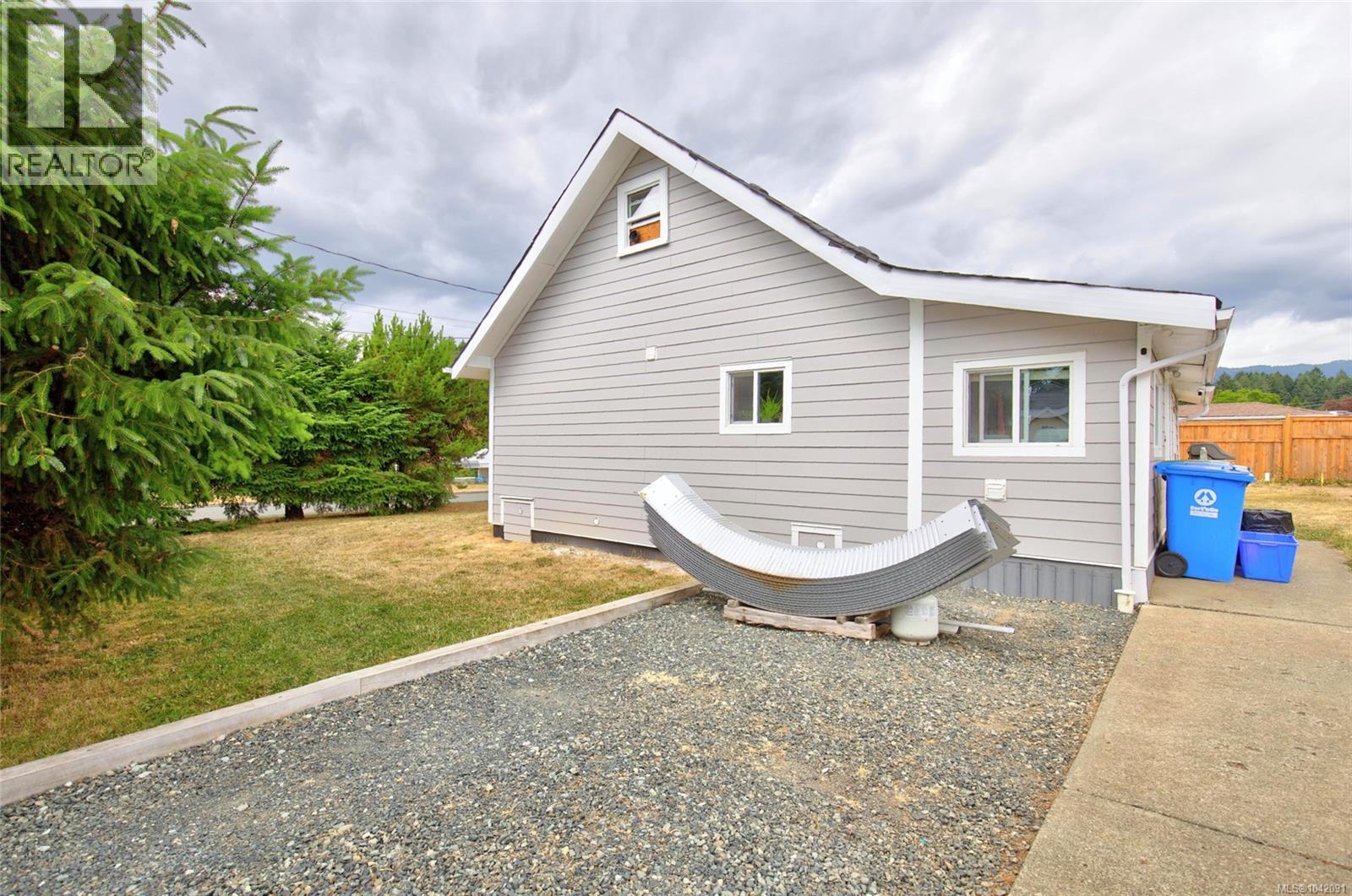 4925 Leslie Ave - Image 24