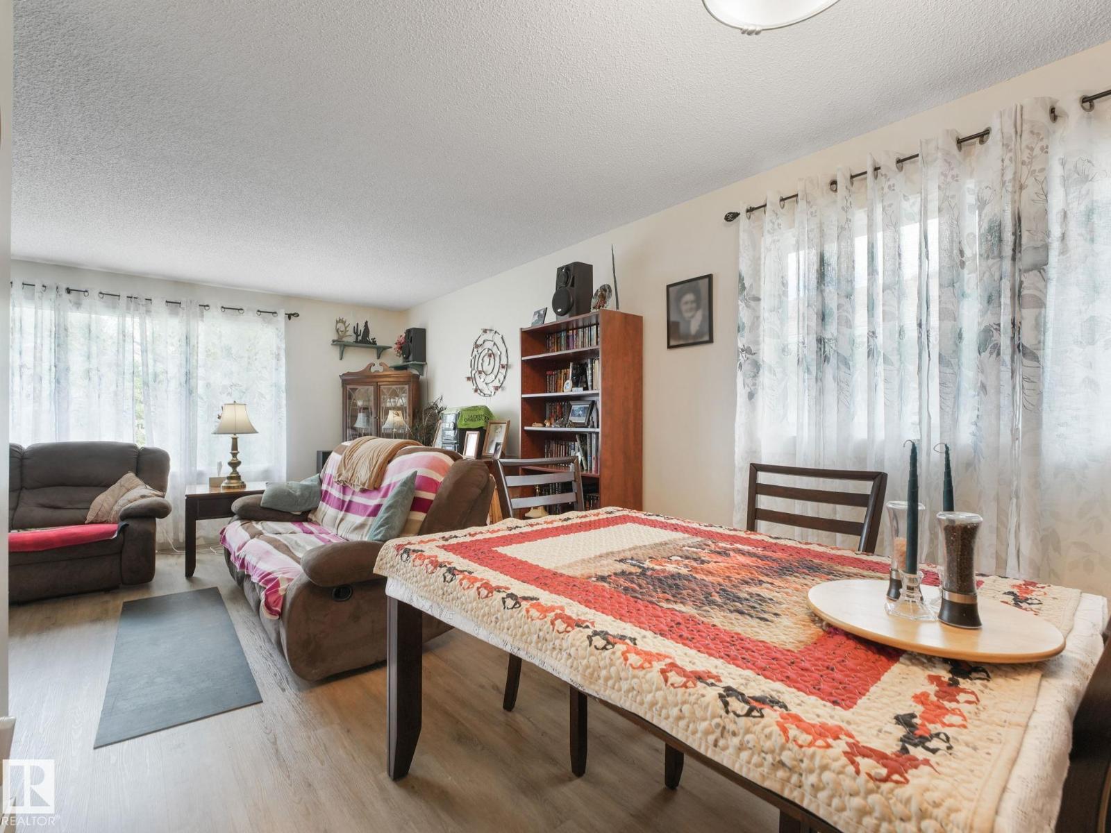 7120 39 AV NW - 28
