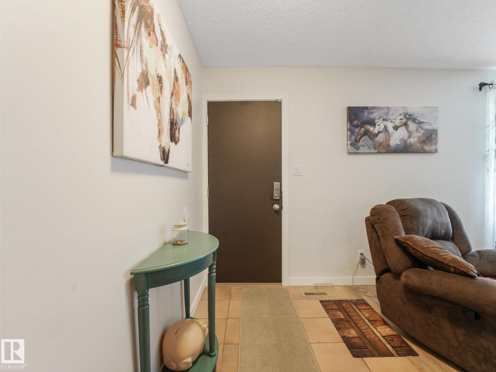7120 39 AV NW - 20