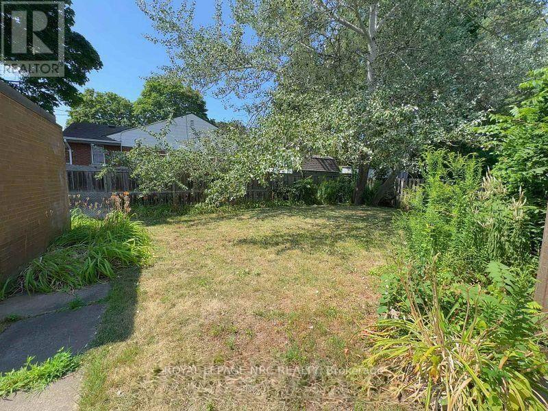 4213/4207 4213/4207 DRUMMOND ROAD - 12