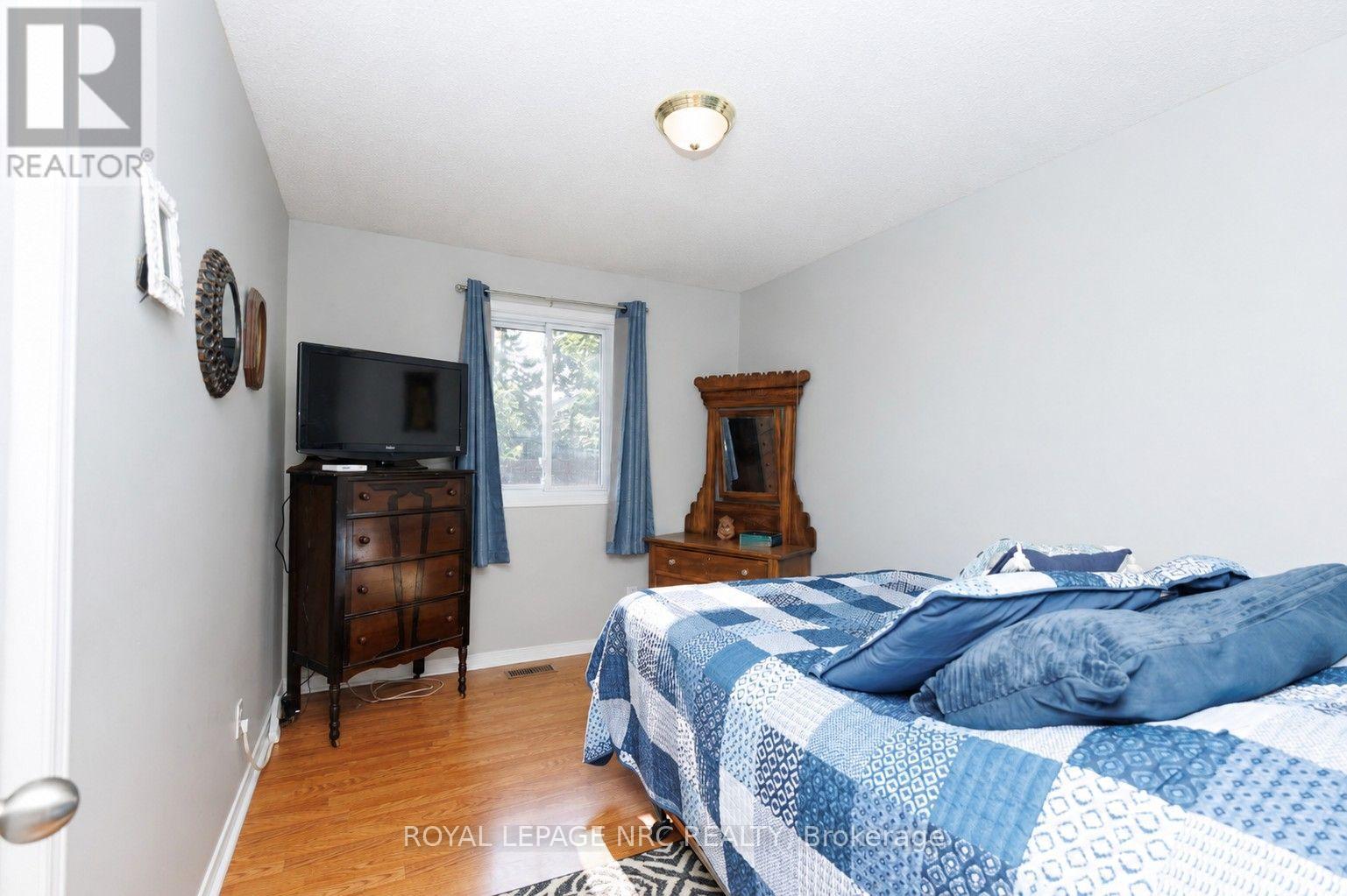 15 FOXHILL CRESCENT - Image 19