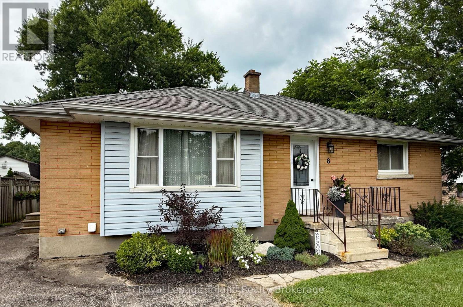 8 DOUGALL STREET - 2