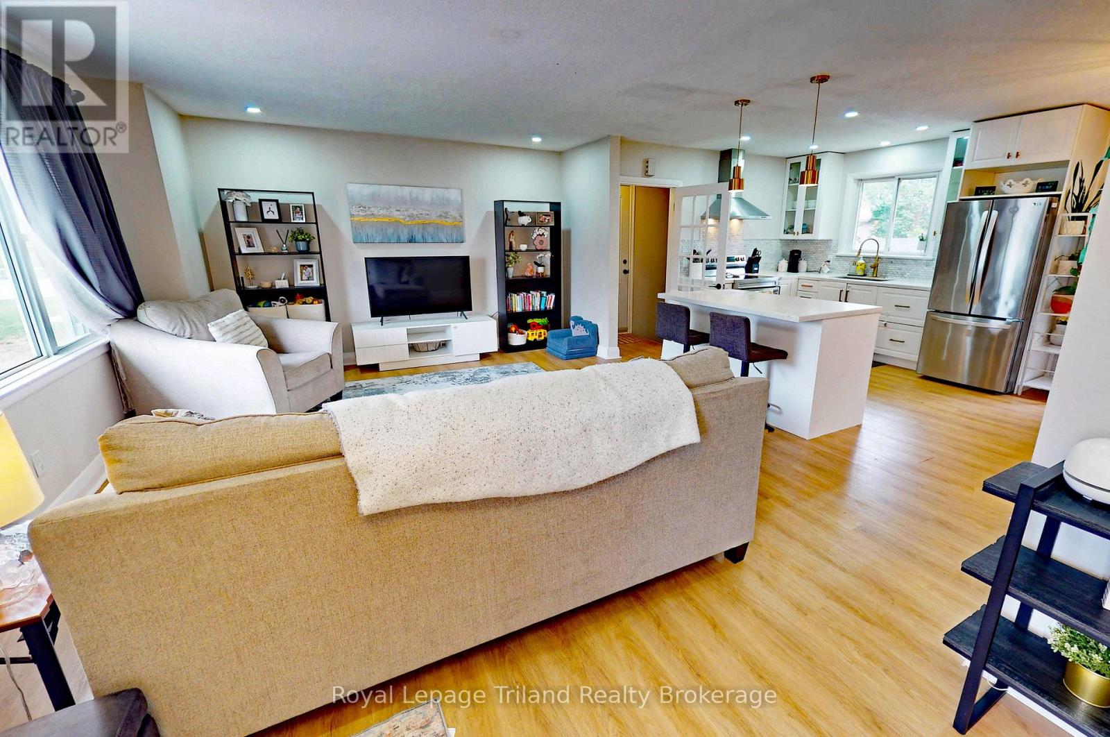 8 DOUGALL STREET - 3