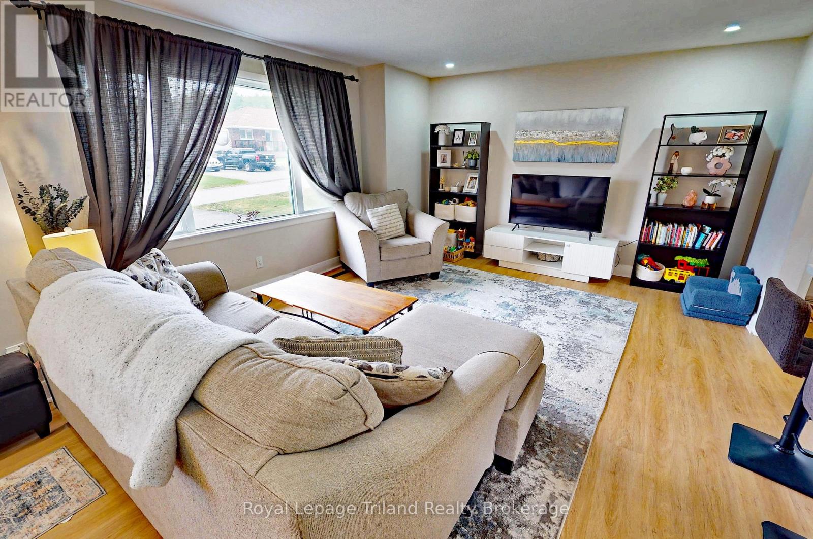 8 DOUGALL STREET - 4