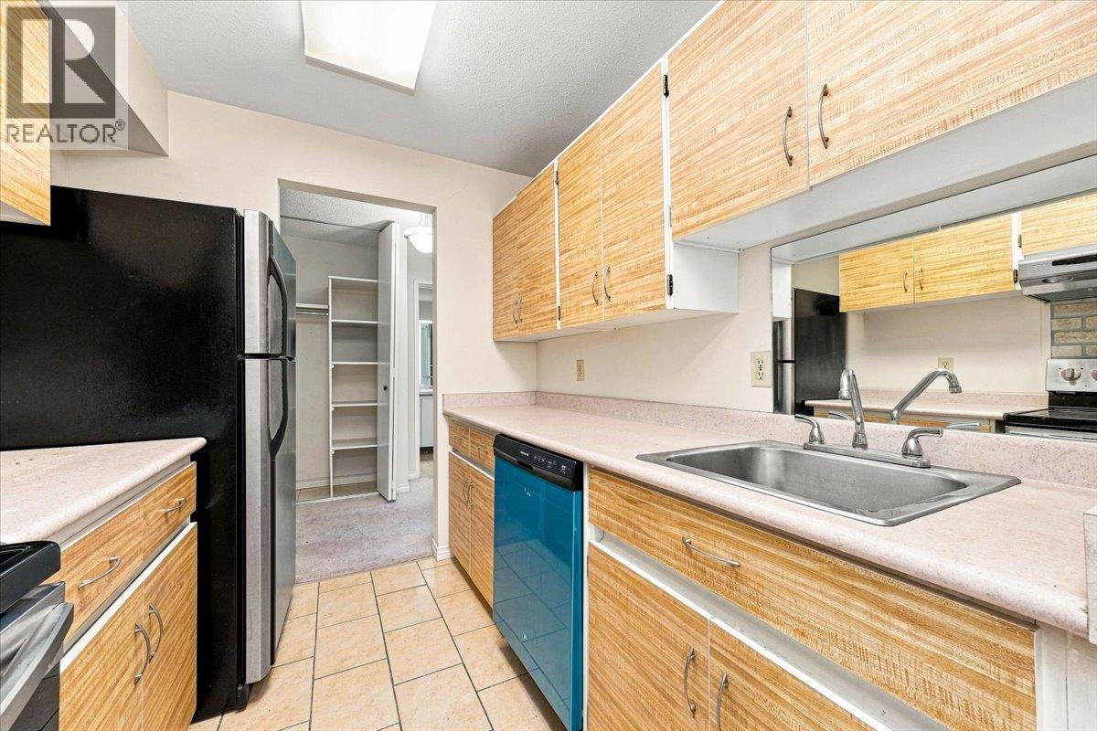705 2008 FULLERTON AVENUE, North Vancouver