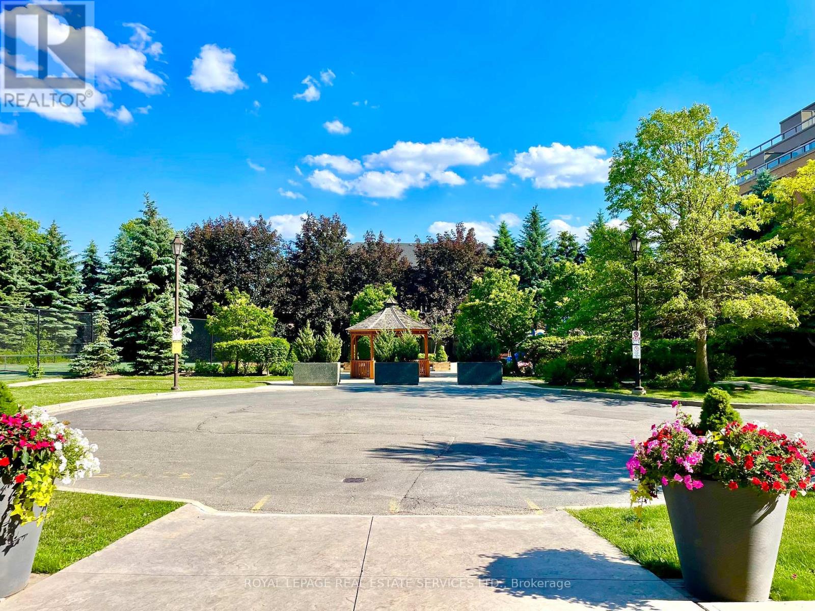 #203 29 NORTHERN HEIGHTS DRIVE - 21