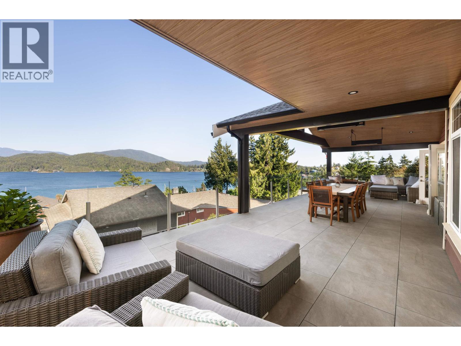 586-588 NORTH FLETCHER ROAD, Gibsons