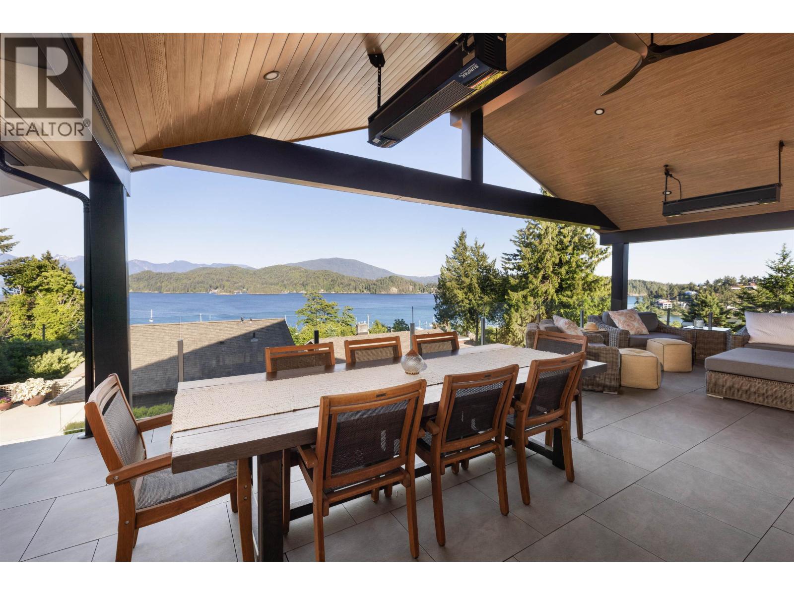 586-588 NORTH FLETCHER ROAD, Gibsons