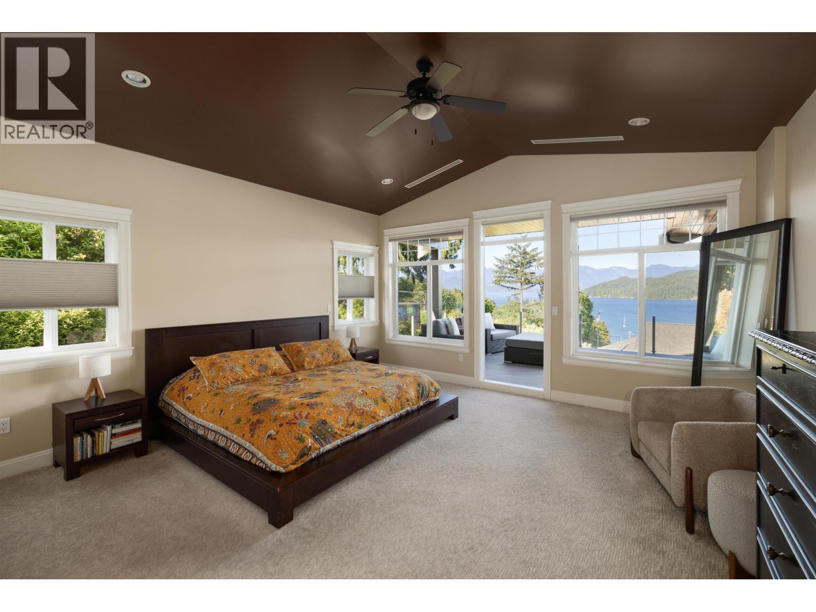 586-588 NORTH FLETCHER ROAD, Gibsons