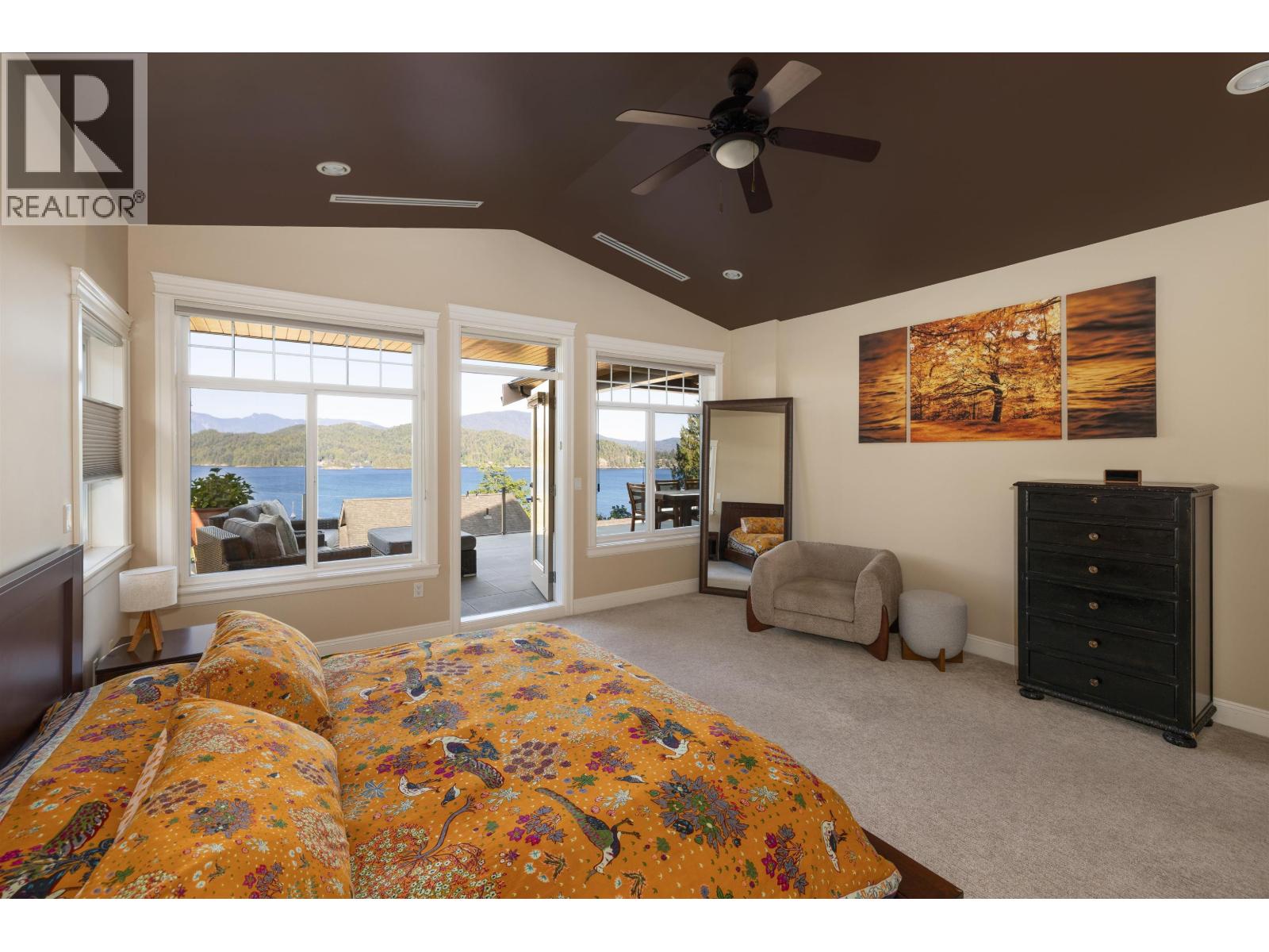 586-588 NORTH FLETCHER ROAD, Gibsons