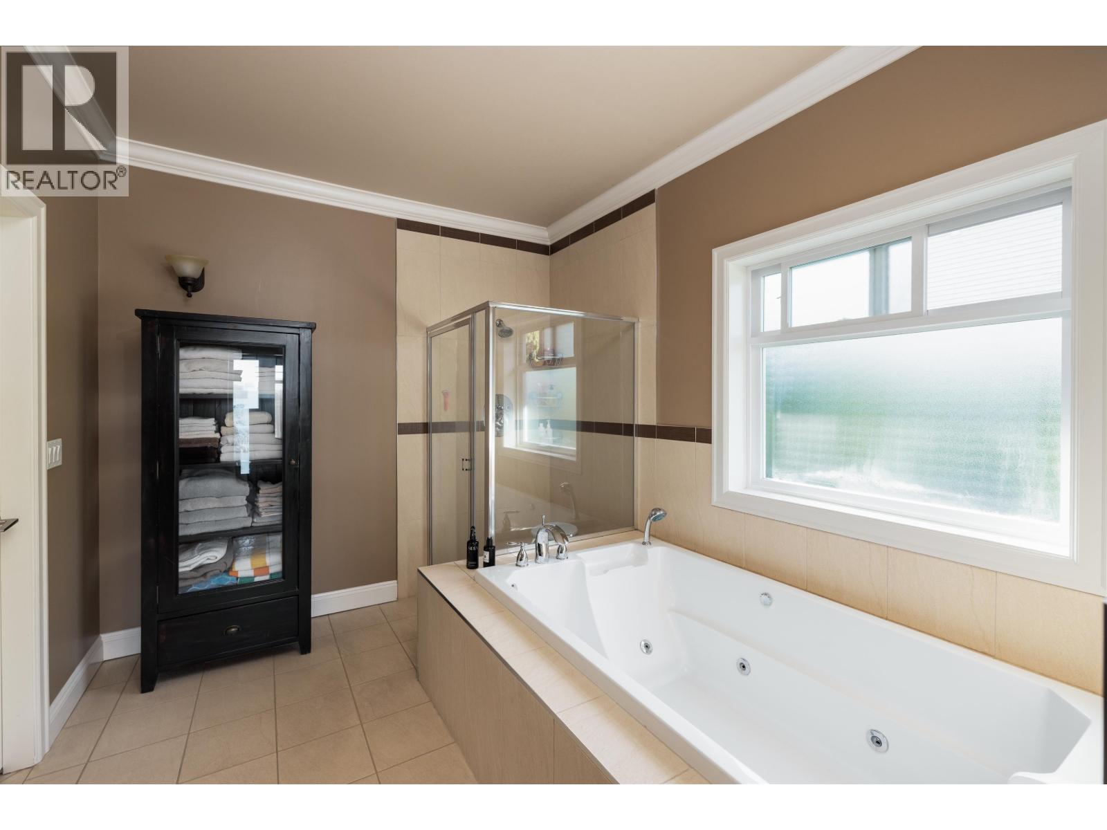 586-588 NORTH FLETCHER ROAD, Gibsons