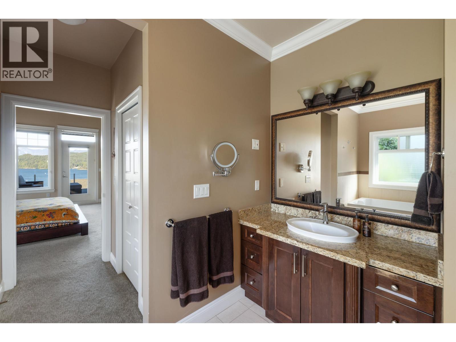 586-588 NORTH FLETCHER ROAD, Gibsons
