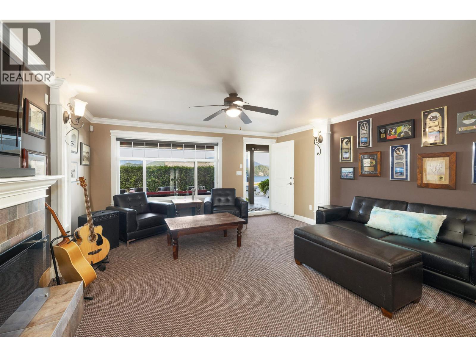 586-588 NORTH FLETCHER ROAD, Gibsons