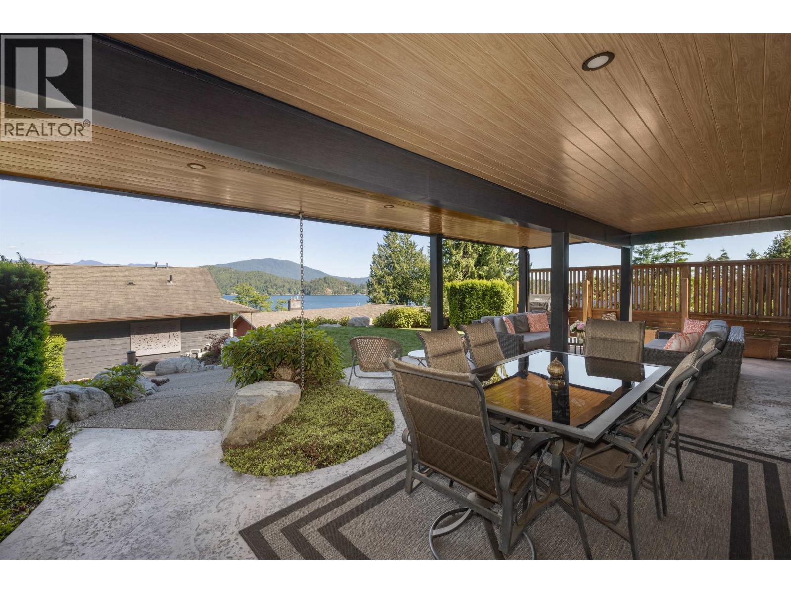 586-588 NORTH FLETCHER ROAD, Gibsons