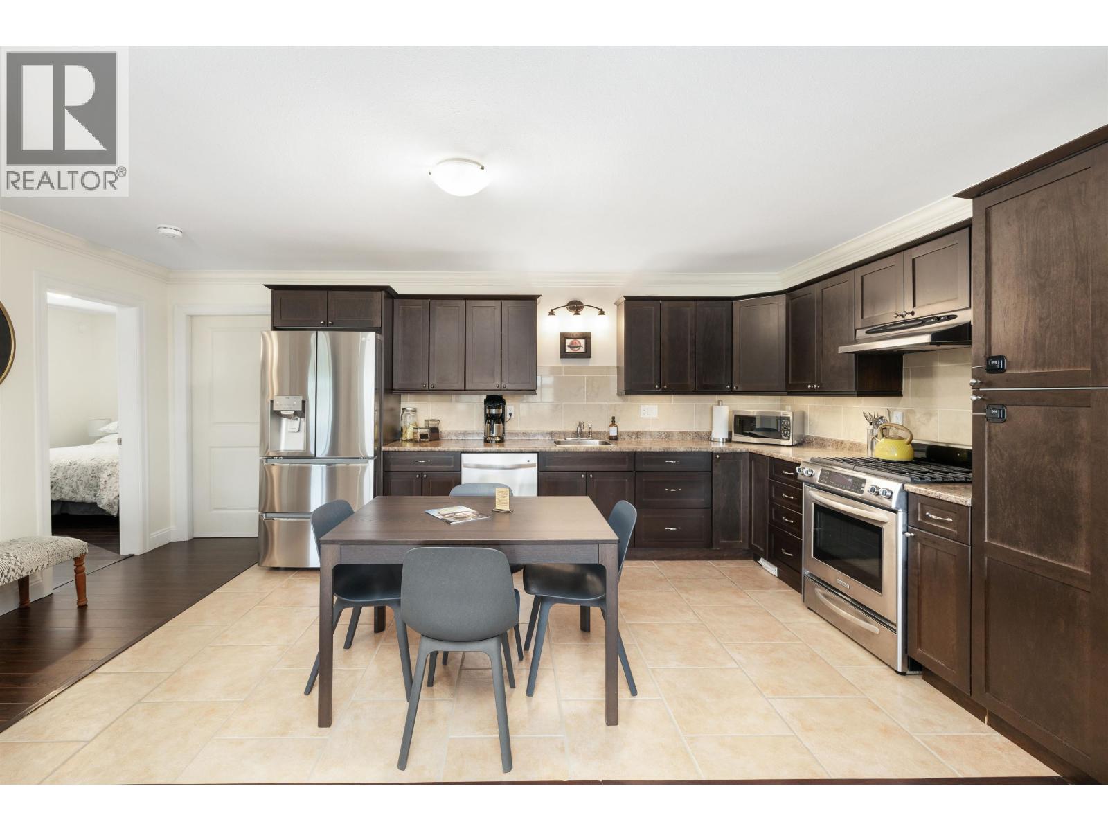 586-588 NORTH FLETCHER ROAD, Gibsons