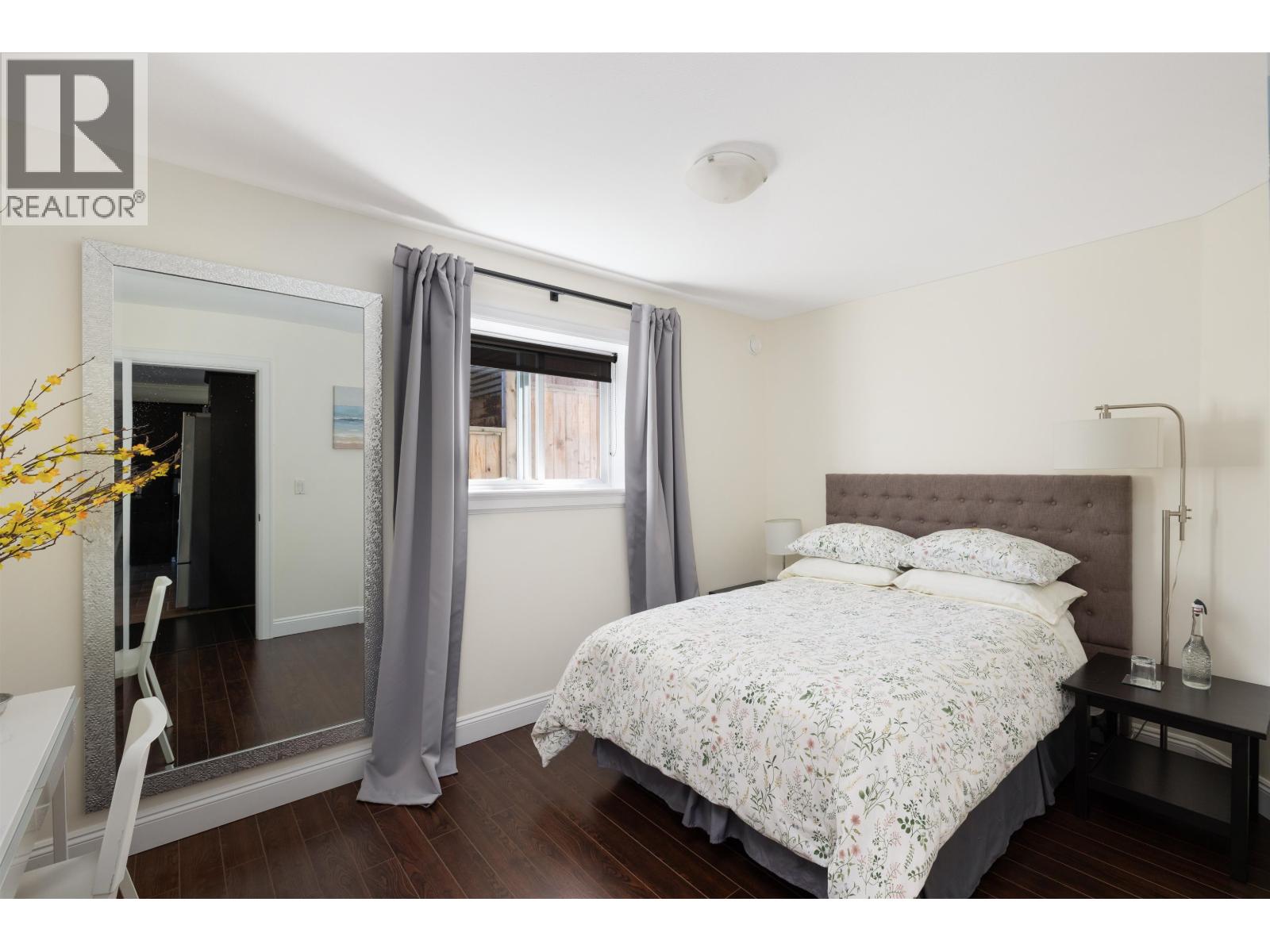 586-588 NORTH FLETCHER ROAD, Gibsons