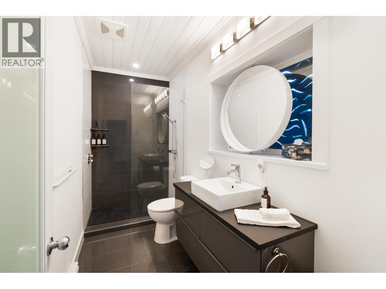 586-588 NORTH FLETCHER ROAD, Gibsons