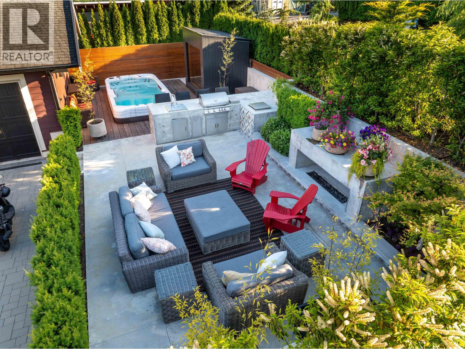 586-588 NORTH FLETCHER ROAD, Gibsons