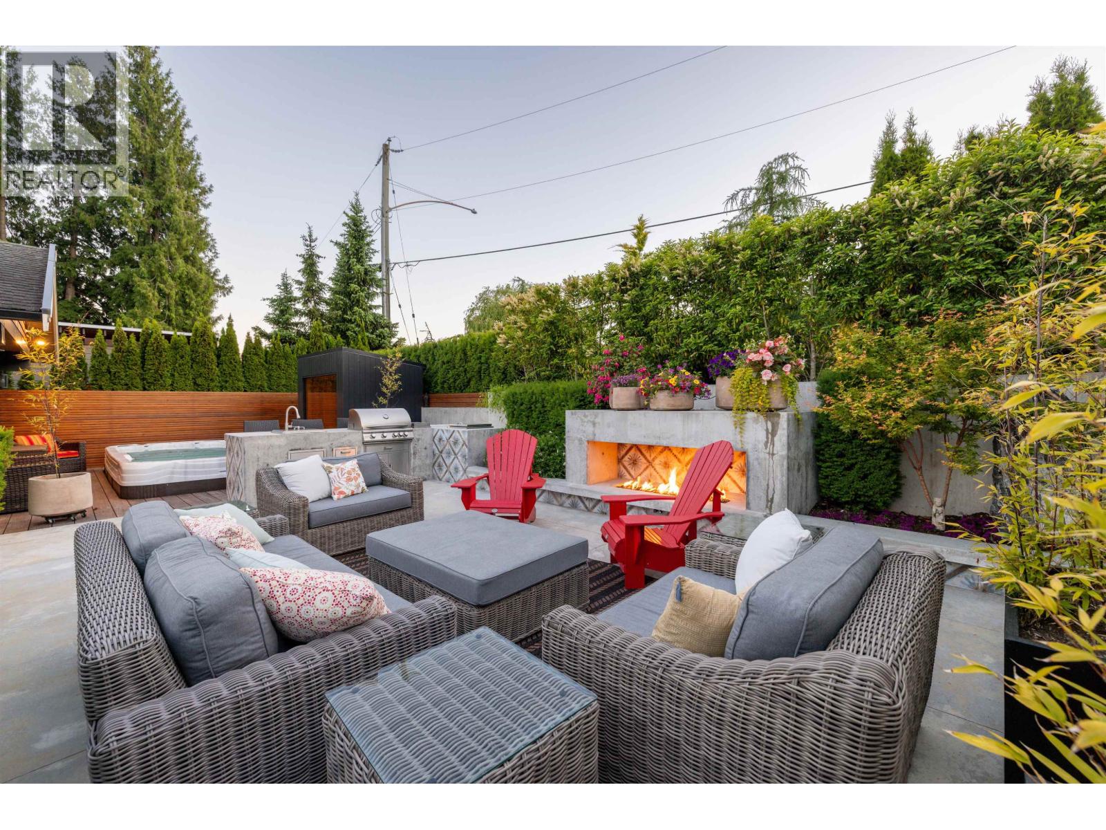 586-588 NORTH FLETCHER ROAD, Gibsons