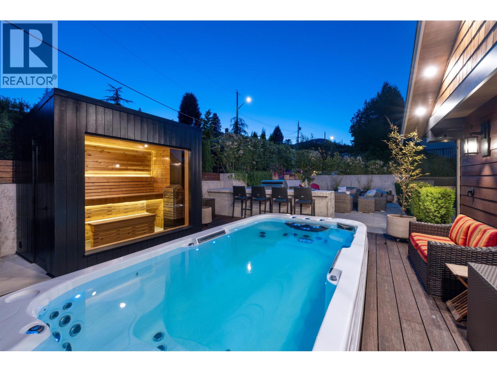 586-588 NORTH FLETCHER ROAD, Gibsons