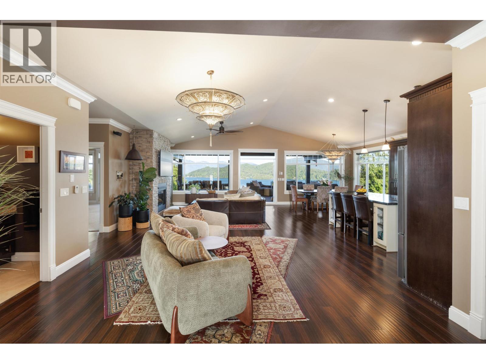 586-588 NORTH FLETCHER ROAD, Gibsons