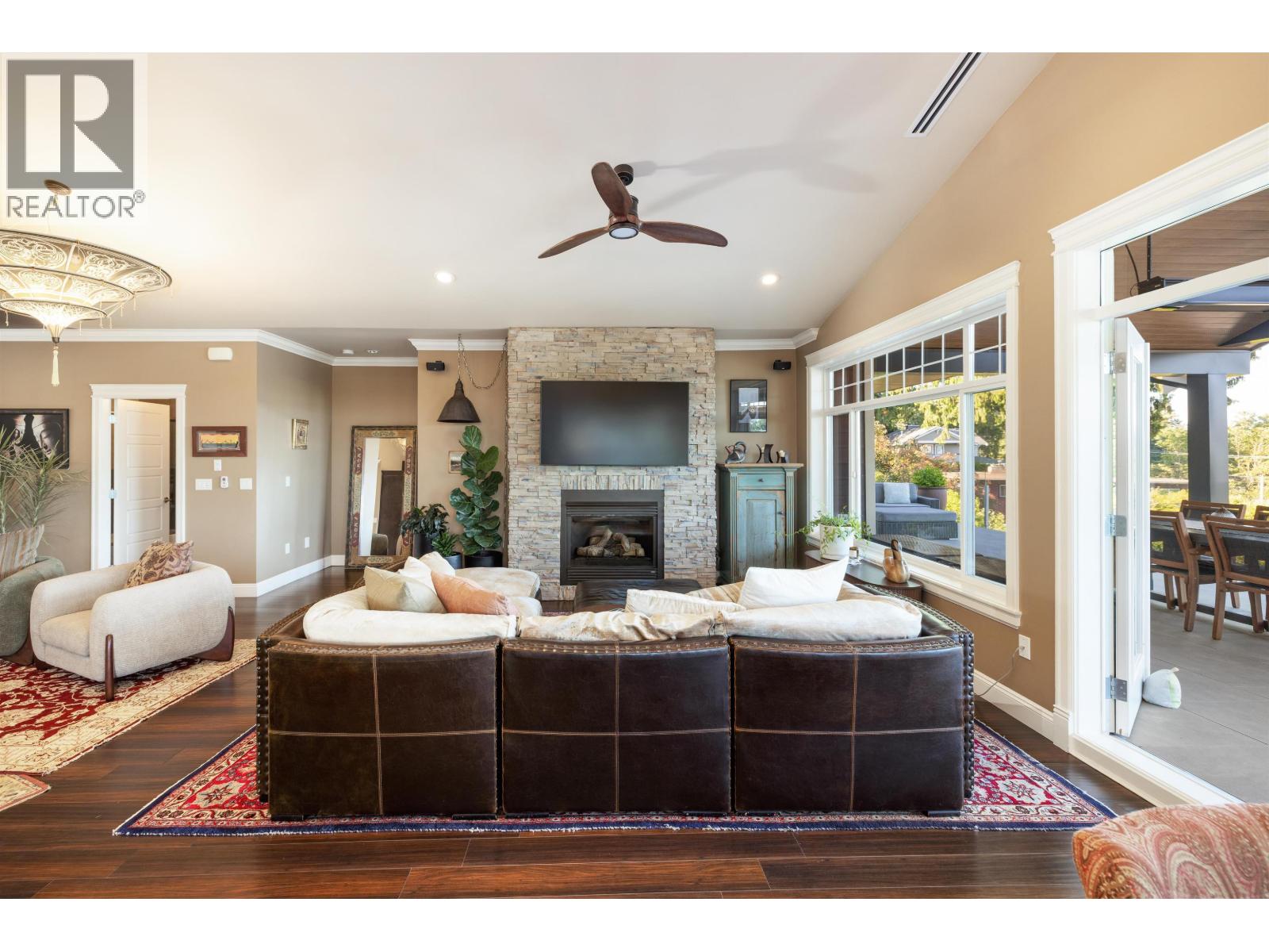 586-588 NORTH FLETCHER ROAD, Gibsons