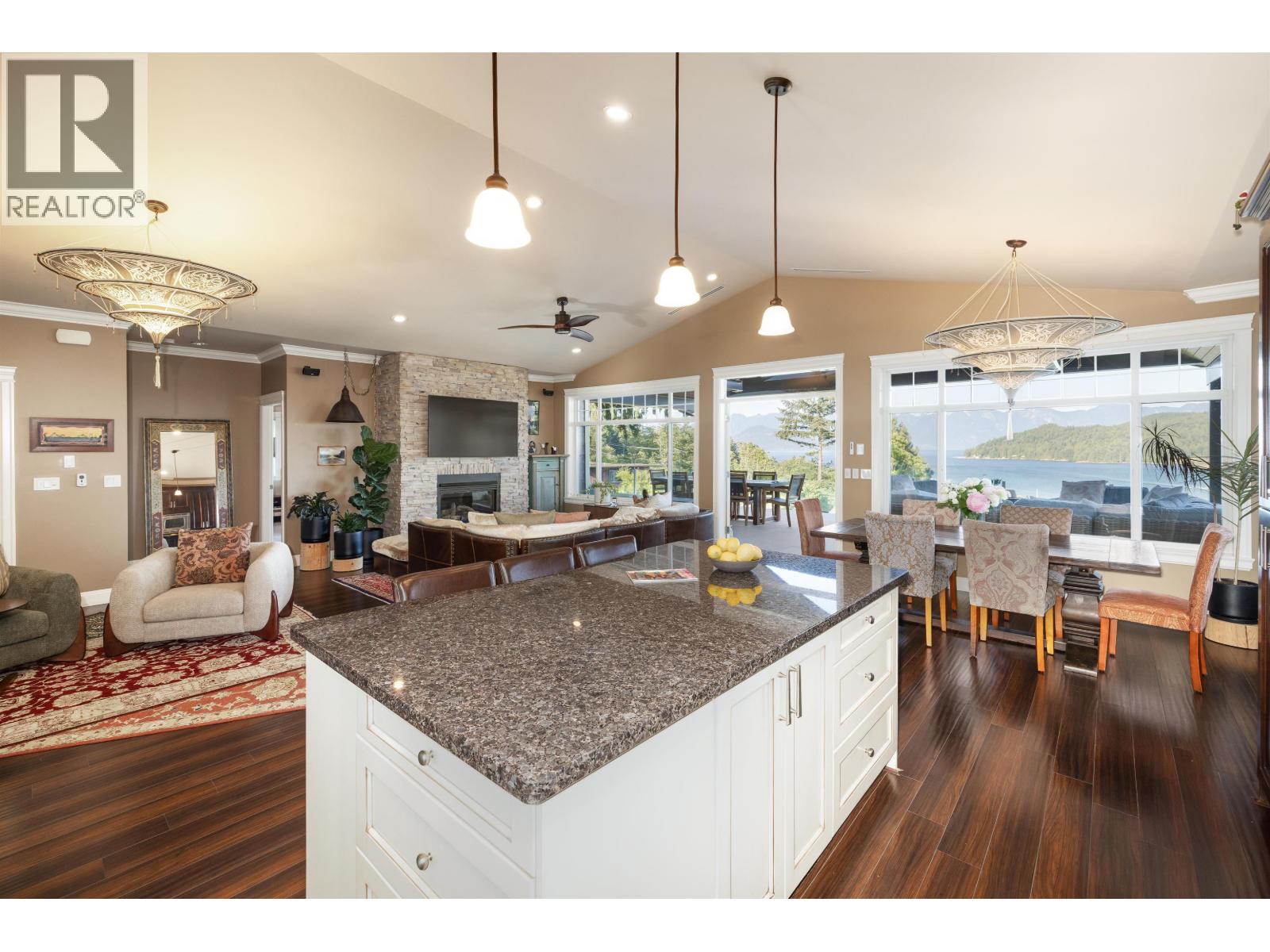 586-588 NORTH FLETCHER ROAD, Gibsons