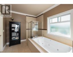 586-588 North Fletcher Road, Gibsons, BC V0N1V9 Photo 16