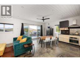 586-588 North Fletcher Road, Gibsons, BC V0N1V9 Photo 33