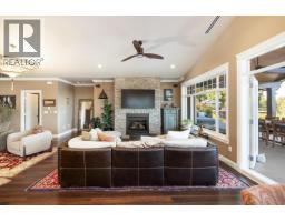 586-588 North Fletcher Road, Gibsons, BC V0N1V9 Photo 6