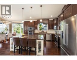 586-588 North Fletcher Road, Gibsons, BC V0N1V9 Photo 8