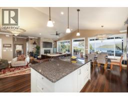 586-588 North Fletcher Road, Gibsons, BC V0N1V9 Photo 9