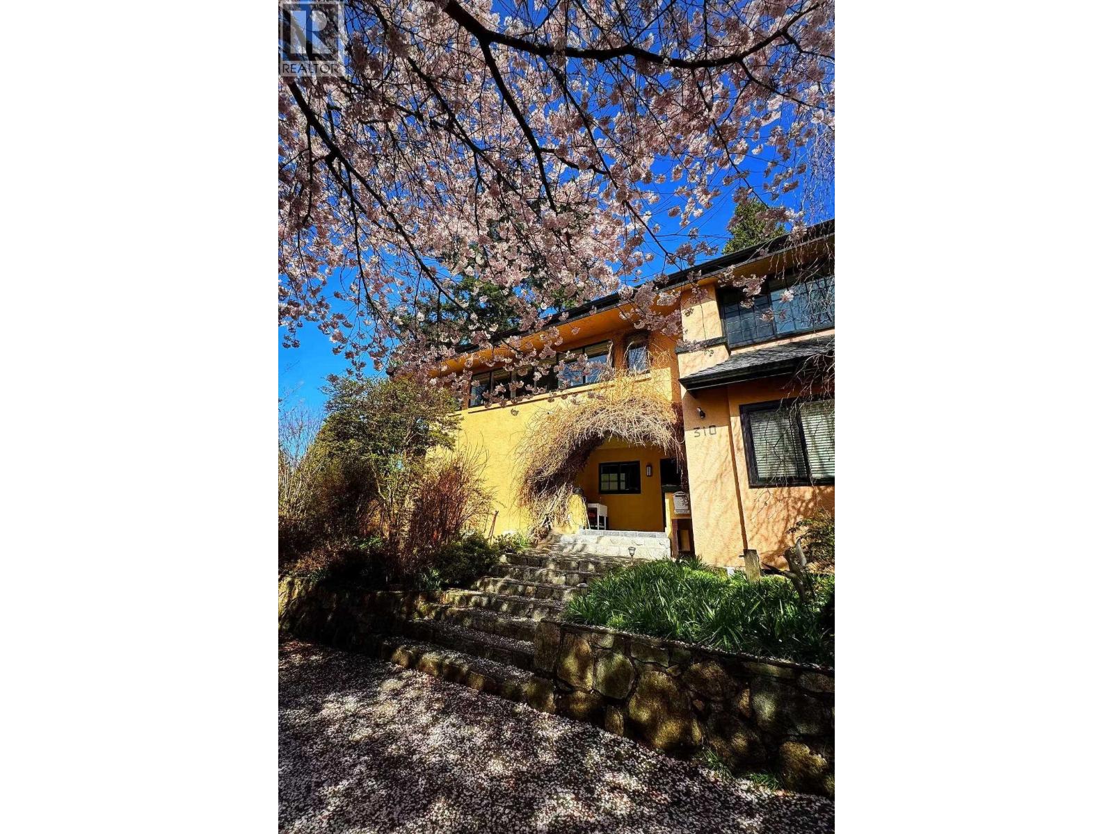#Main Floor 310 ST. JAMES Road, North Vancouver, British Columbia, V7N1L2, North Vancouver, British Columbia — photo 4 of 5