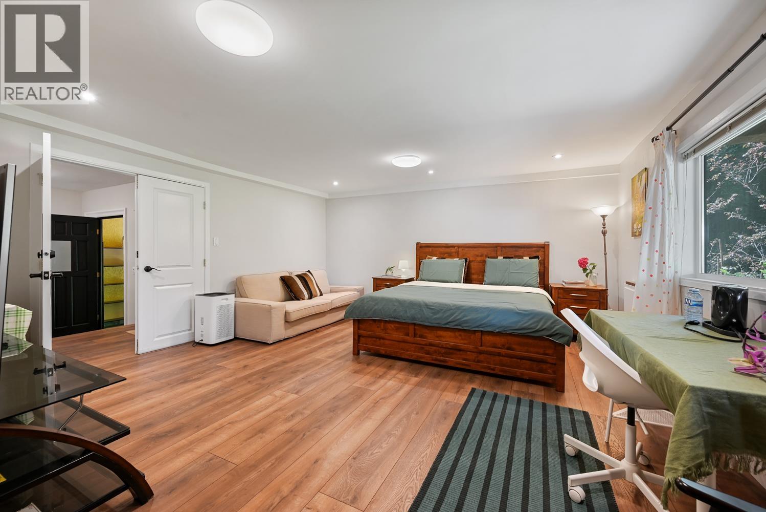 #Main Floor 310 ST. JAMES Road, North Vancouver, British Columbia, V7N1L2, North Vancouver, British Columbia — photo 5 of 5