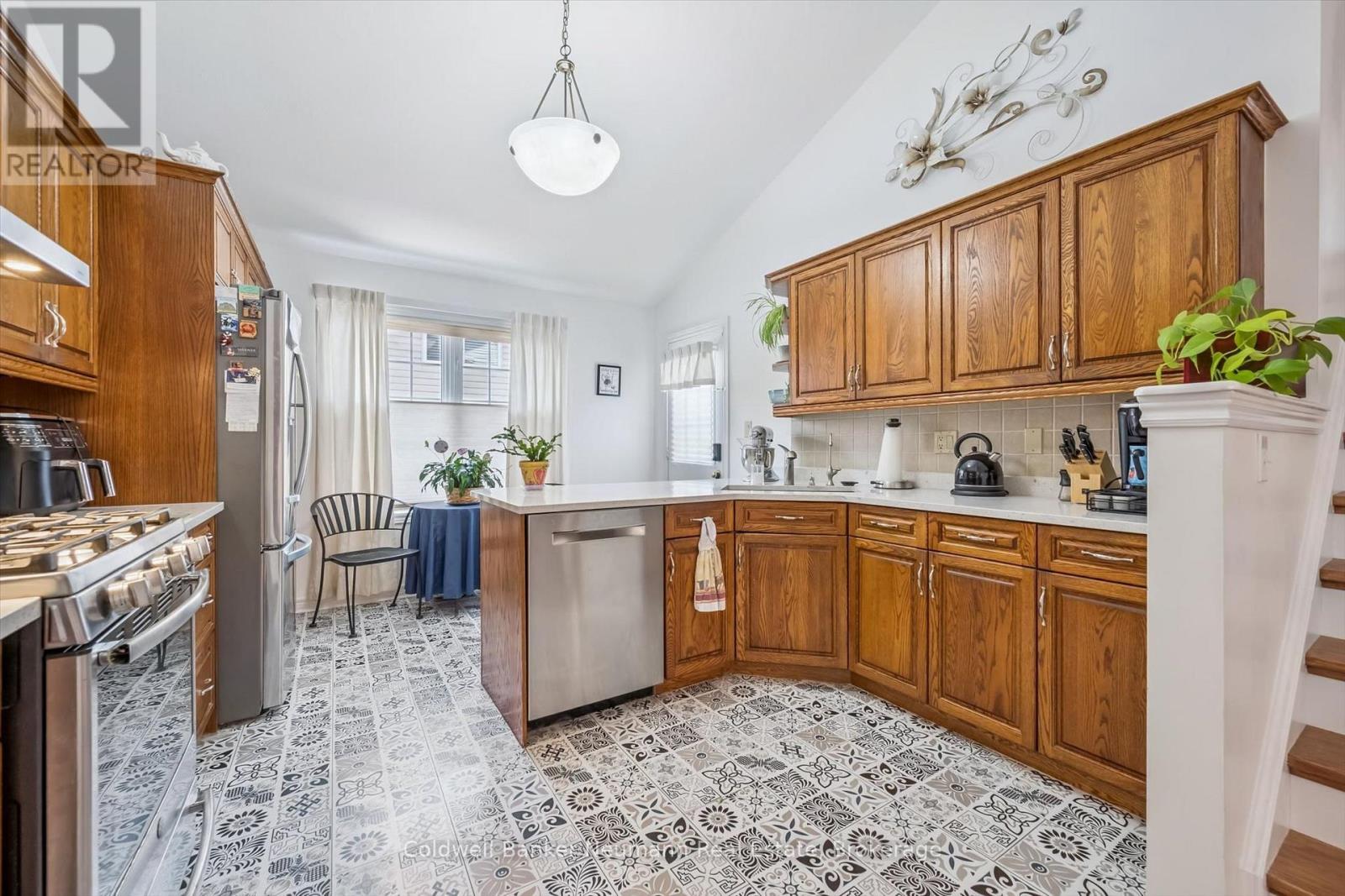 375 GORDON STREET - 11