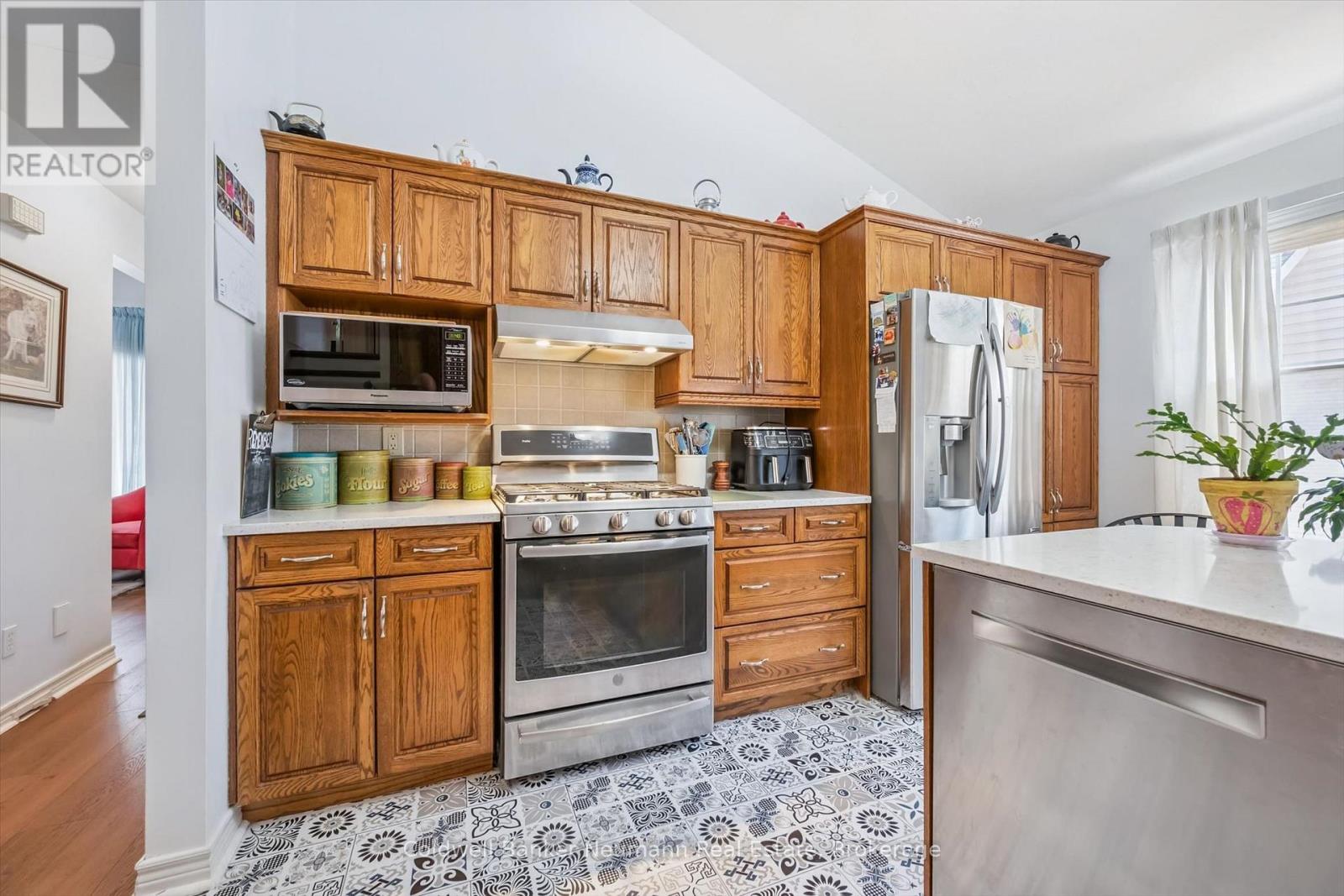 375 GORDON STREET - 12