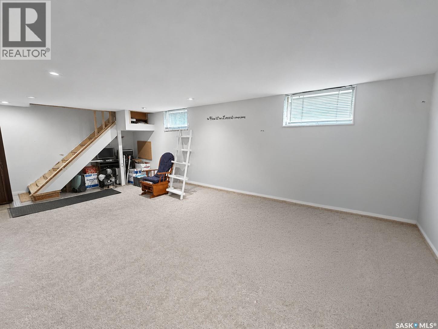385 19th STREET W - 12