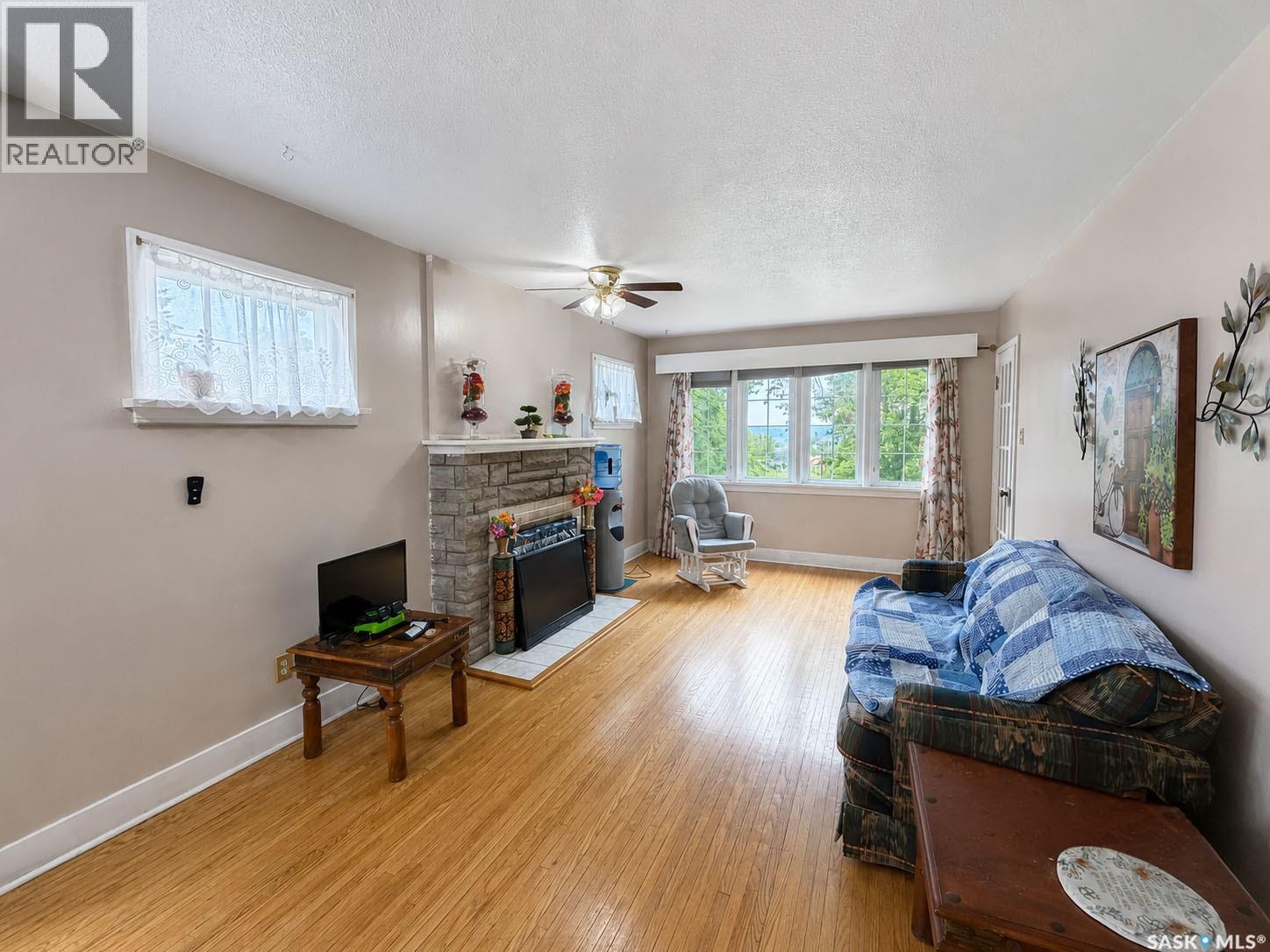385 19th STREET W - 5