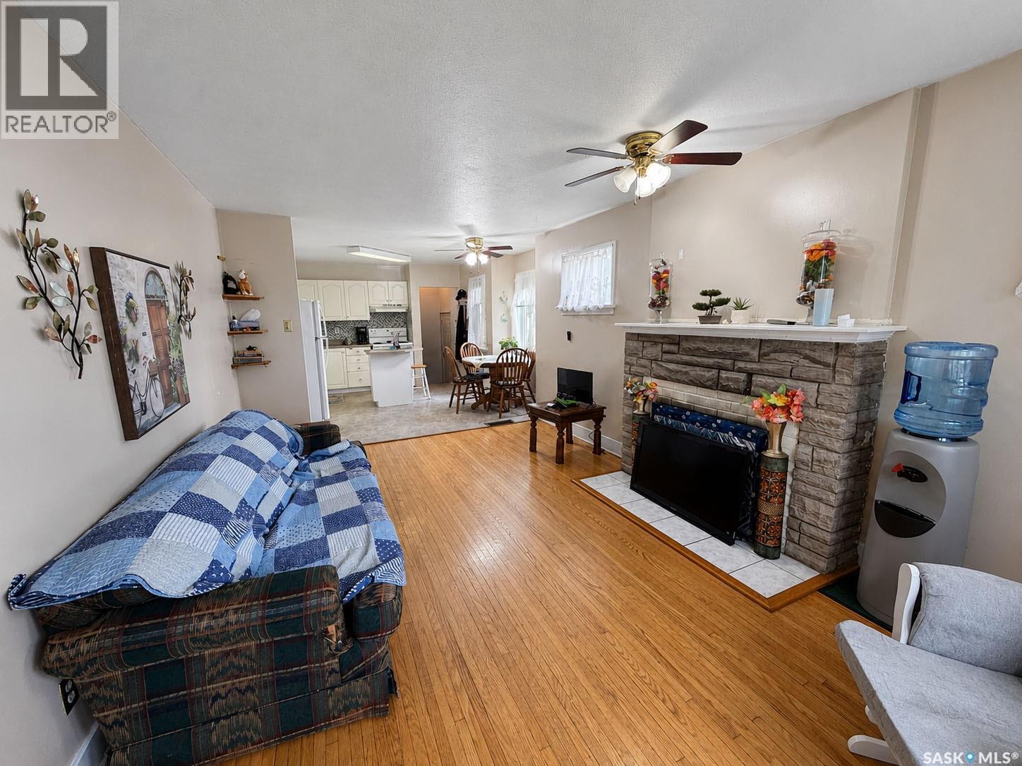 385 19th STREET W - 6
