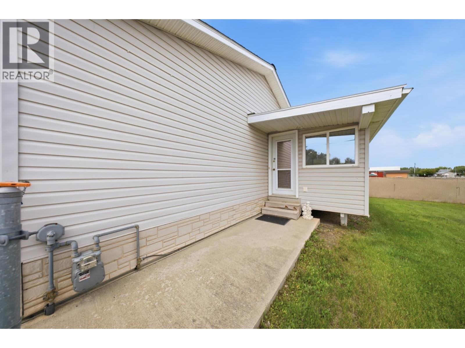 8516 98 AVENUE - 27