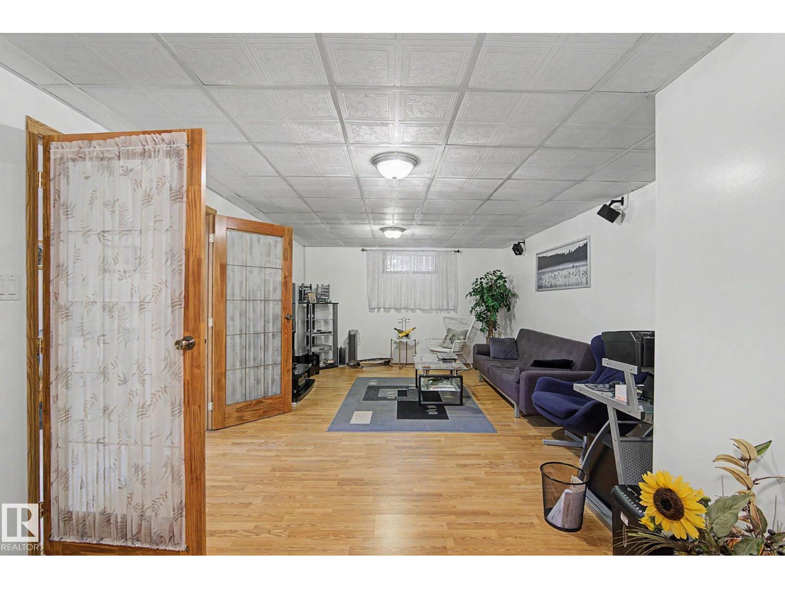 11638 123 ST NW NW - 42