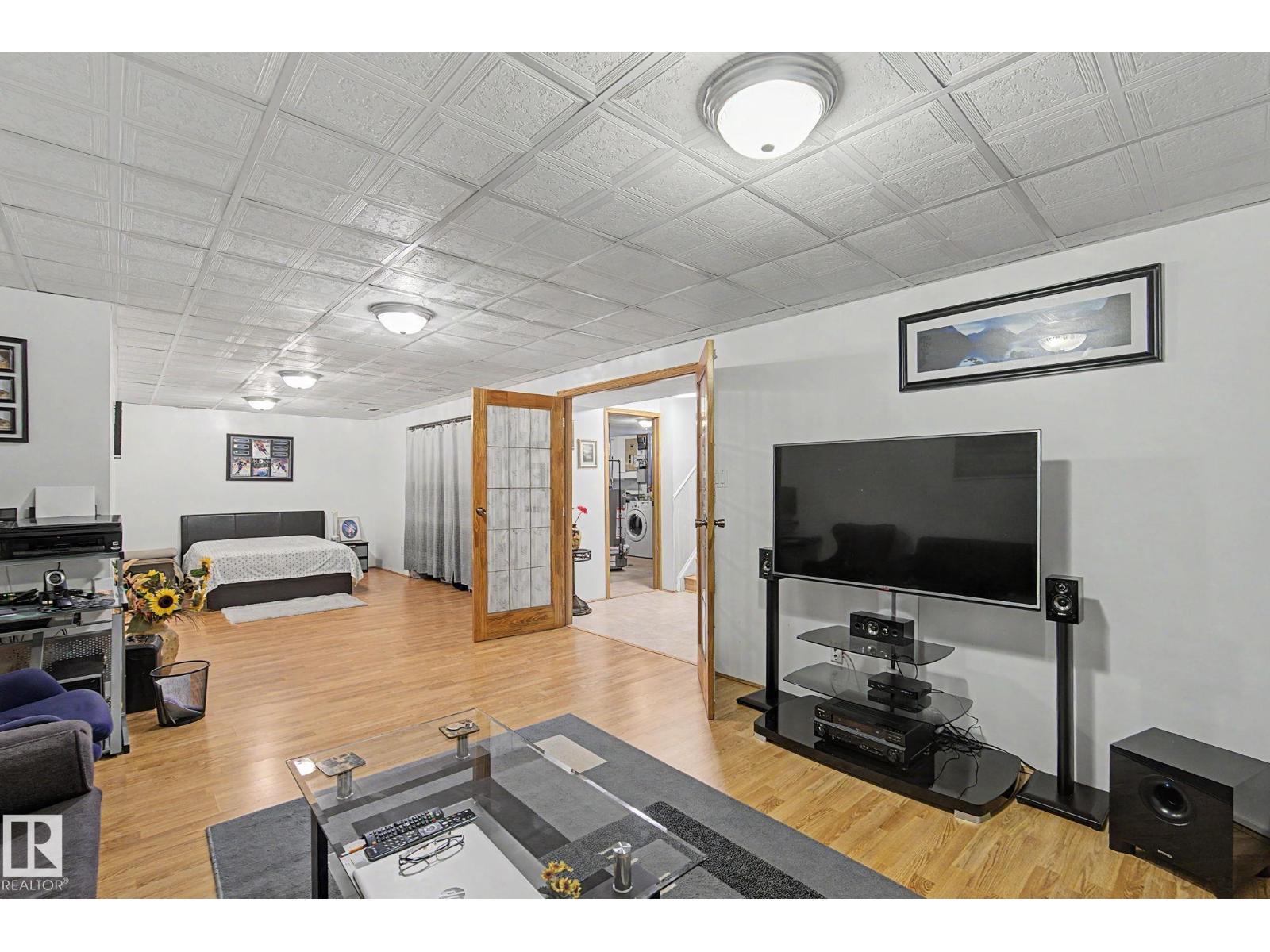 11638 123 ST NW NW - 44