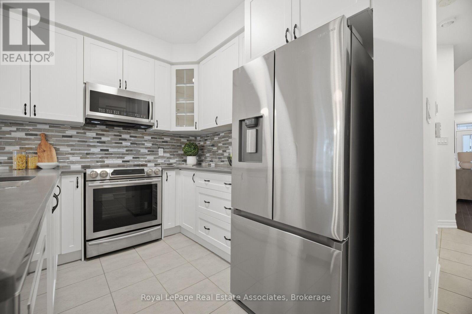 23 LOBELIA STREET - 13