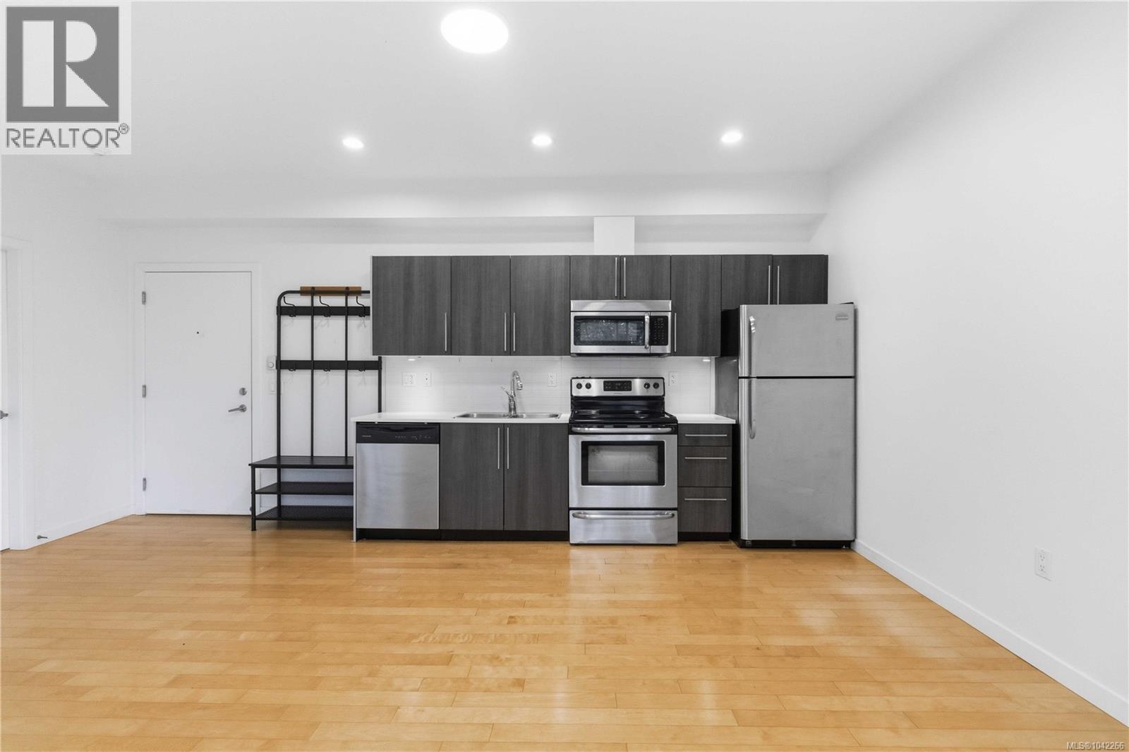 #203 4050 Douglas St - 15