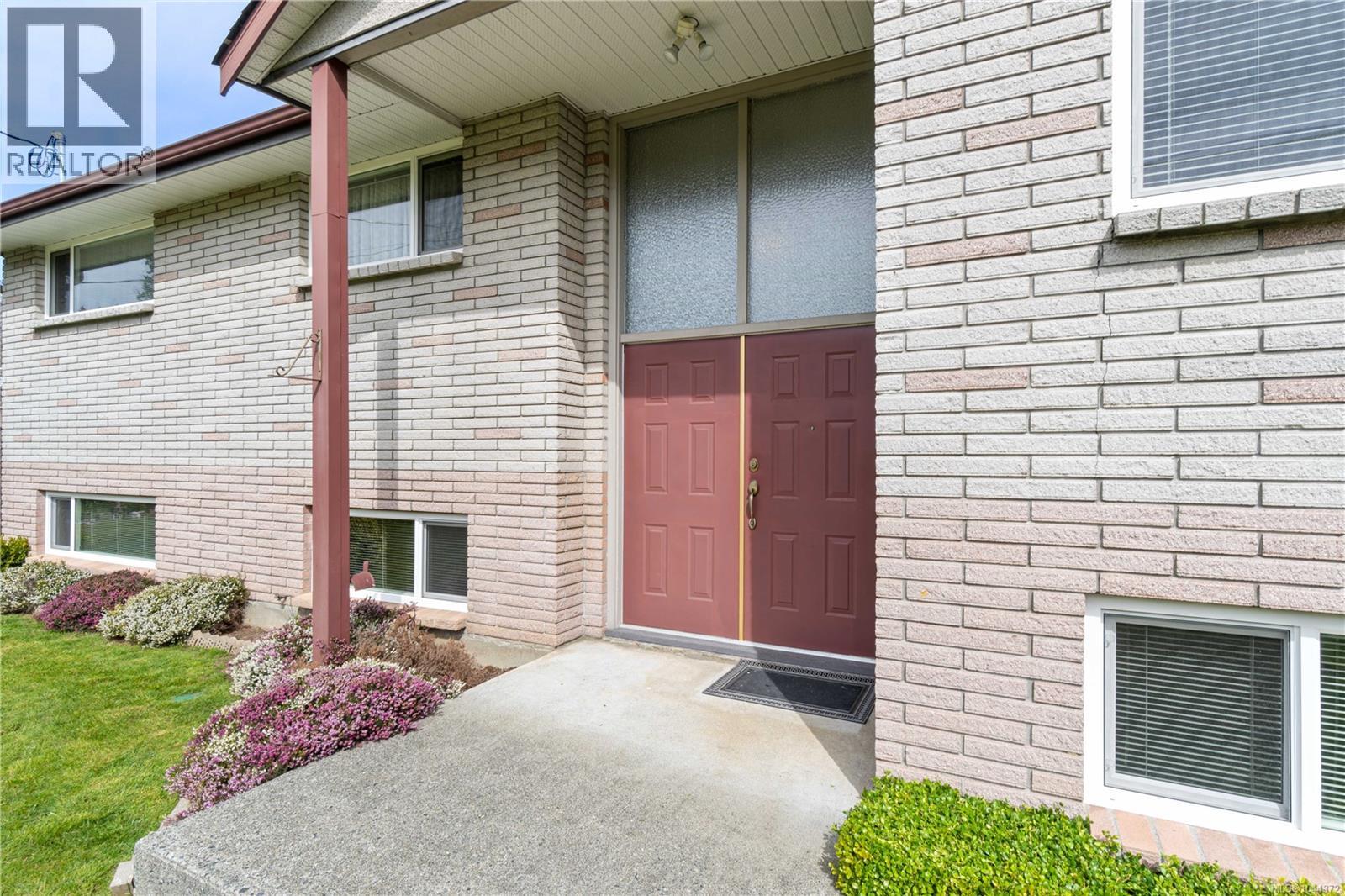 2840 Haliday Cres - 3