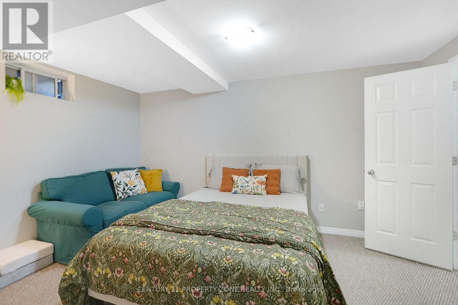 550 STONEHENGE DRIVE - 33